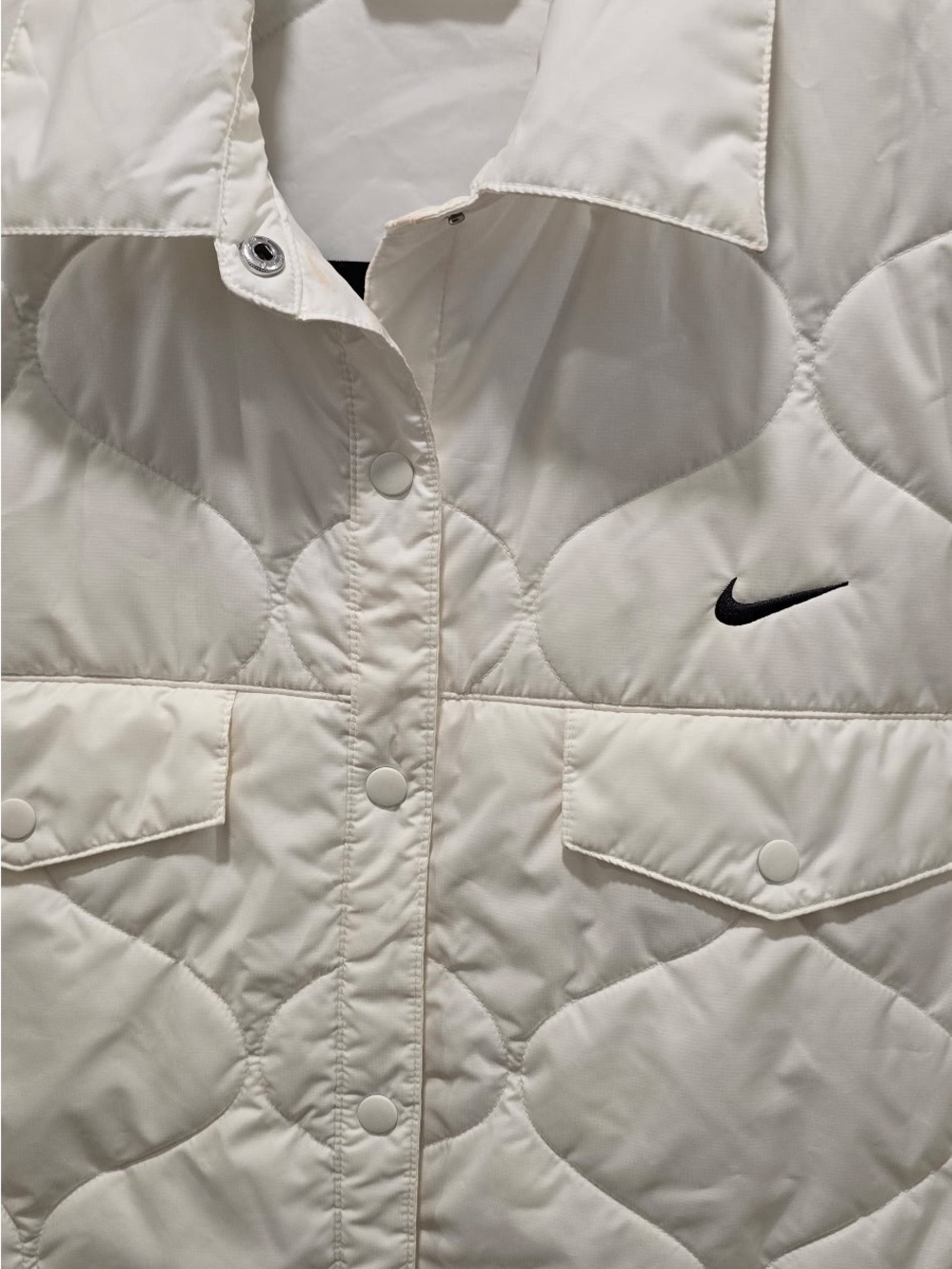 Nike Women's Off-White Quilted Puffer Shirt Jacket - Picture 3 of 3